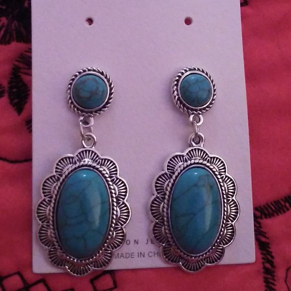 Western Earrings - Picture 2 of 3